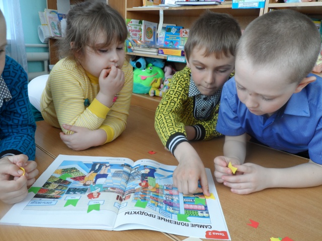 Расставляем флажки на полках с продуктами