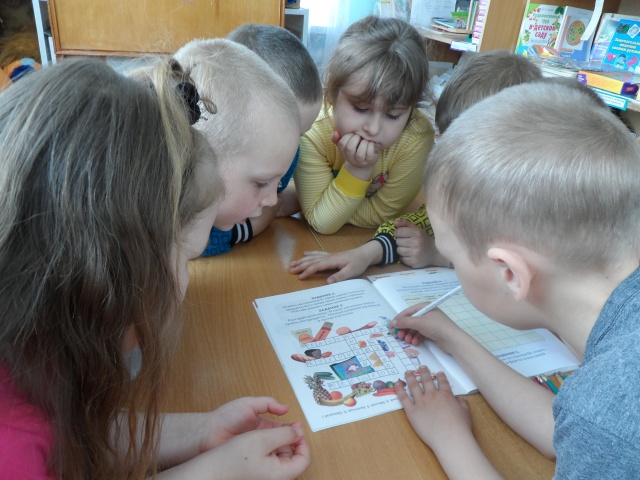 Разгадываем кроссворд " В каких магазинах можно купить эти продукты"