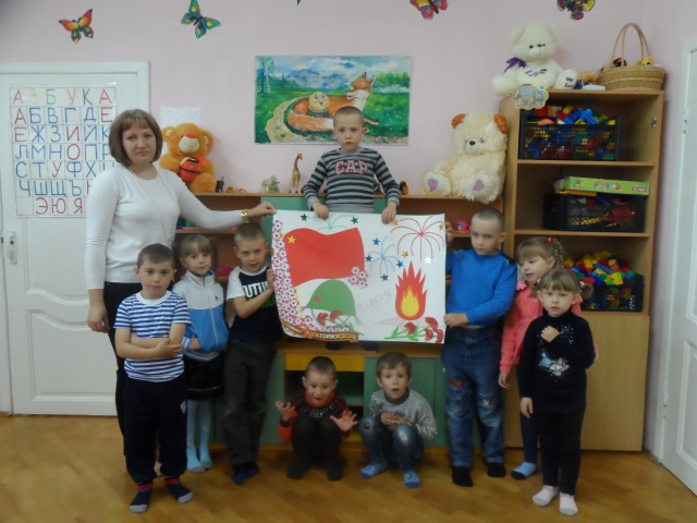 Коллективная работа старшей разновозрастной группы "Салют Победа!"