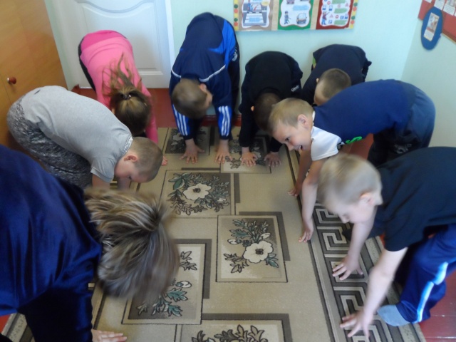 ГТО "Отрабатываем наклон вперед из положения стоя с прямыми ногами на полу"